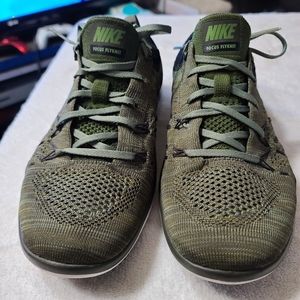 NIKE FOCUS FLYKNIT